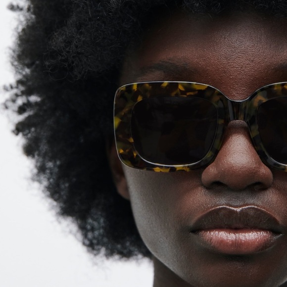 Sold Zara Sunglasses with case - Picture 4 of 5